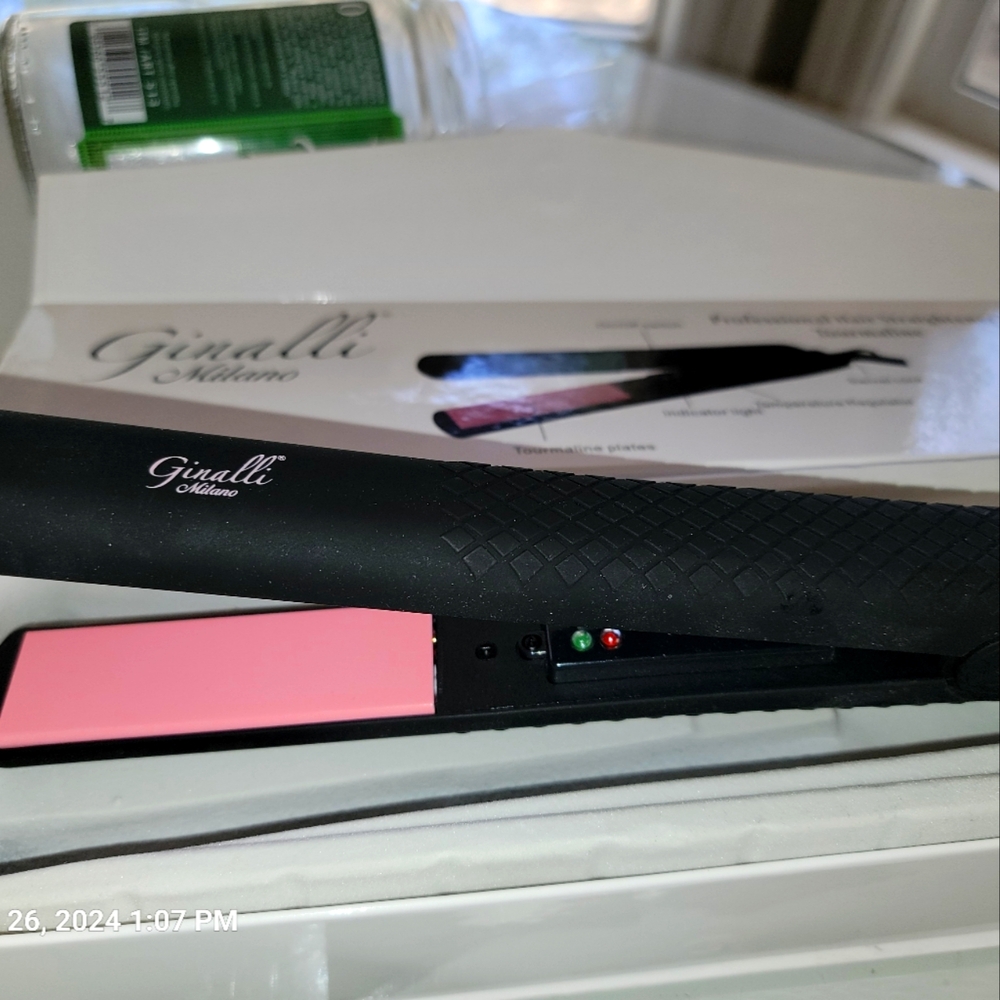 Ginalli Hair Straightener, BWT B54T. NEW-NEVER USED